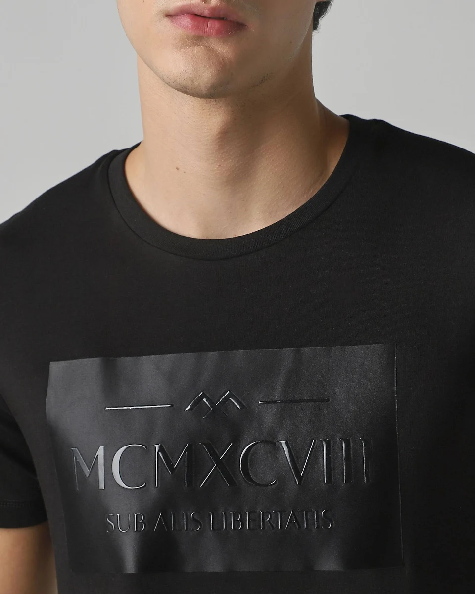 Man black t-shirt