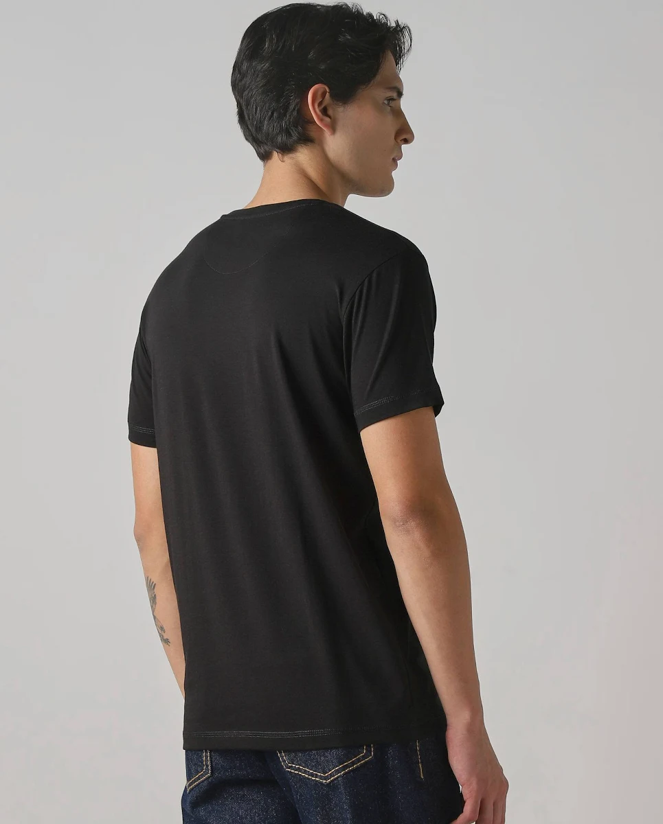 Man black t-shirt